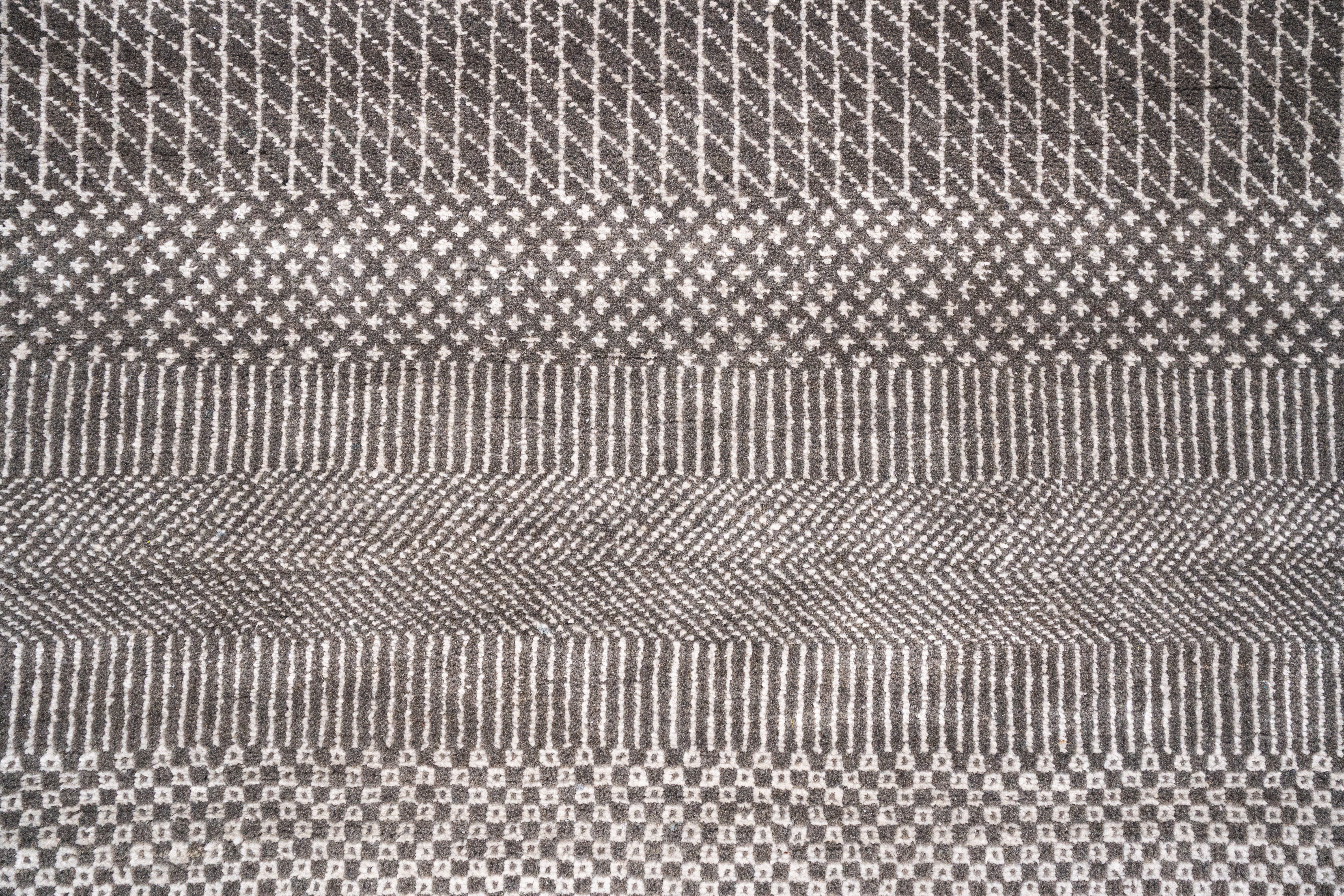 Handknotted Carpet, DIA - 146 MCN, Grey Silver